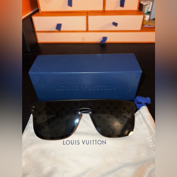 Louis Vuitton WAIMEA SUNGLASSES - Picture 3 of 3